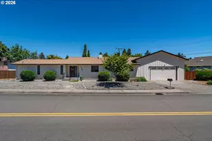 1728 NW Harvey Ave, Roseburg, OR 97471 - Photo 1
