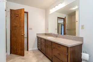 1728 NW Harvey Ave, Roseburg, OR 97471 - Photo 36