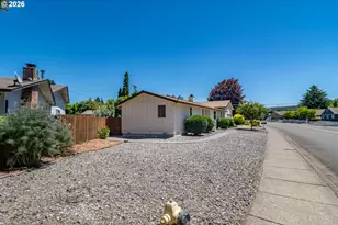 1728 NW Harvey Ave, Roseburg, OR 97471 - Photo 48