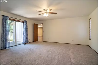 1728 NW Harvey Ave, Roseburg, OR 97471 - Photo 30