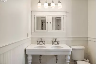 806 SW Davenport St, Portland, OR 97201 - Photo 32