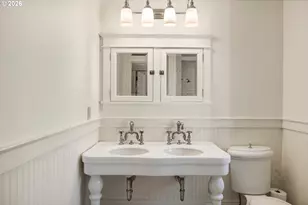 806 SW Davenport St, Portland, OR 97201 - Photo 32