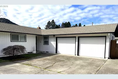 76484 Portal Dr, Oakridge, OR 97463 - Photo 4