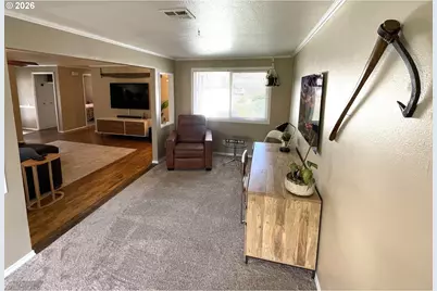 76484 Portal Dr, Oakridge, OR 97463 - Photo 16
