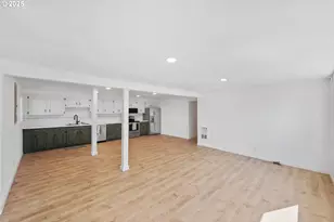 649 S Wall St, Coos Bay, OR 97420 - Photo 10