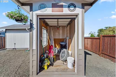 649 S Wall St, Coos Bay, OR 97420 - Photo 34