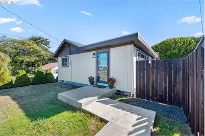 649 S Wall St, Coos Bay, OR 97420 - Photo 2