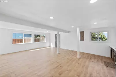 649 S Wall St, Coos Bay, OR 97420 - Photo 6