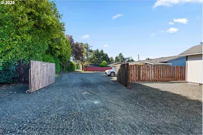 649 S Wall St, Coos Bay, OR 97420 - Photo 30