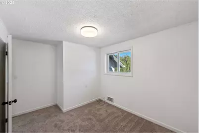 649 S Wall St, Coos Bay, OR 97420 - Photo 18