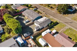 649 S Wall St, Coos Bay, OR 97420 - Photo 28