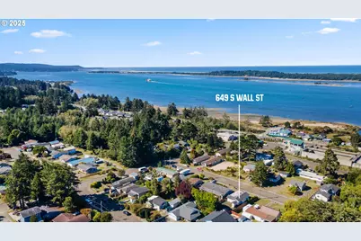 649 S Wall St, Coos Bay, OR 97420 - Photo 1