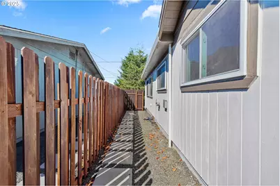 649 S Wall St, Coos Bay, OR 97420 - Photo 22