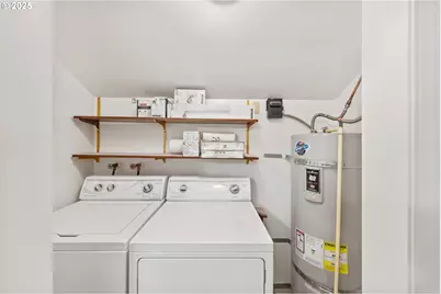 649 S Wall St, Coos Bay, OR 97420 - Photo 14