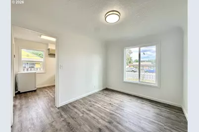 13533 SE Division St, Portland, OR 97236 - Photo 8