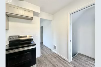 13533 SE Division St, Portland, OR 97236 - Photo 6
