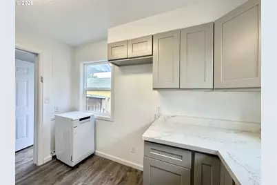 13533 SE Division St, Portland, OR 97236 - Photo 4