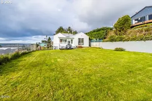 1740 NE 16th St, Lincoln City, OR 97367 - Photo 28