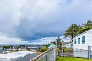 1740 NE 16th St, Lincoln City, OR 97367 - Photo 30