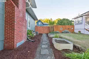 703 SE Tenino St, Portland, OR 97202 - Photo 6