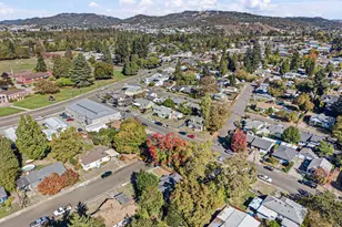 1627 W Brown Ave, Roseburg, OR 97471 - Photo 40