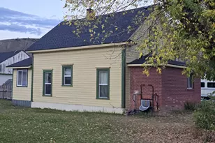 503 W 7th St, Wallowa, OR 97885 - Photo 2