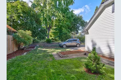 1335 NE 19th St, Salem, OR 97301 - Photo 32