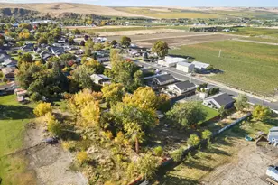 327 Powell Rd, Milton-Freewater, OR 97862 - Photo 2