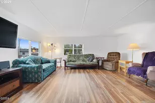 624 S Dolphin St S, Rockaway Beach, OR 97136 - Photo 8