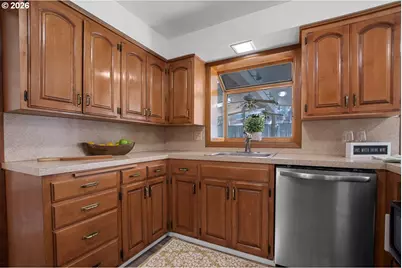 15928 NE Rose Pkwy, Portland, OR 97230 - Photo 20