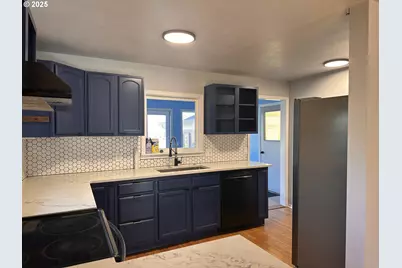 1335 7th St, Florence, OR 97439 - Photo 12