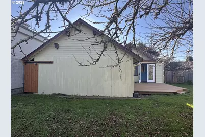 1335 7th St, Florence, OR 97439 - Photo 26