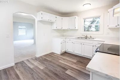 1305 S 2nd St, Lebanon, OR 97355 - Photo 8