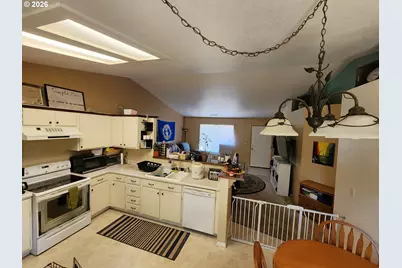 249 S Magnolia St, Cornelius, OR 97113 - Photo 6