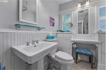 1030 NE Floral Pl, Portland, OR 97232 - Photo 28