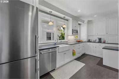1030 NE Floral Pl, Portland, OR 97232 - Photo 16