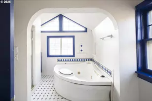 3880 NE Wistaria Dr, Portland, OR 97212 - Photo 20