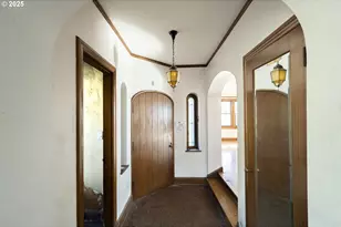 3880 NE Wistaria Dr, Portland, OR 97212 - Photo 6