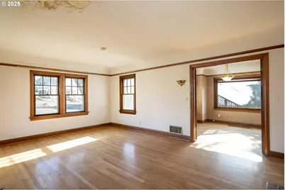 3880 NE Wistaria Dr, Portland, OR 97212 - Photo 10