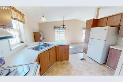94120 Strahan St #113, Gold Beach, OR 97444 - Photo 2