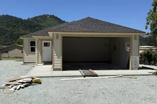 1123 Laura St, Myrtle Creek, OR 97457 - Photo 1