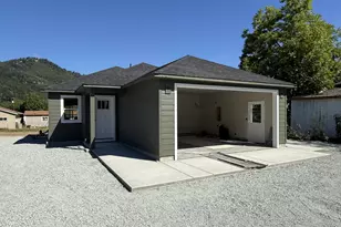 1123 Laura St, Myrtle Creek, OR 97457 - Photo 2