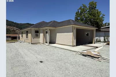 1123 Laura St, Myrtle Creek, OR 97457 - Photo 2