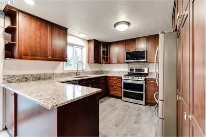 2230 Viewmont Ave, Springfield, OR 97477 - Photo 12