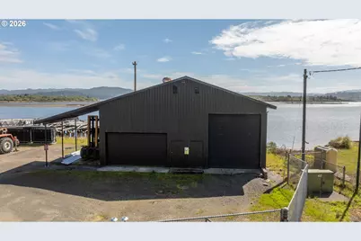 2580 N Bayshore Dr, Coos Bay, OR 97420 - Photo 20