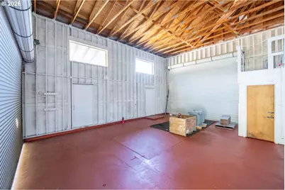 2580 N Bayshore Dr, Coos Bay, OR 97420 - Photo 12
