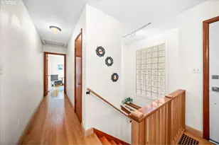 10332 SW Lancaster Rd, Portland, OR 97219 - Photo 22