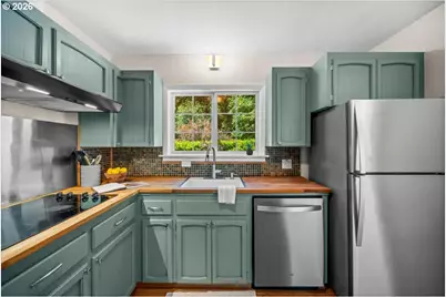 10332 SW Lancaster Rd, Portland, OR 97219 - Photo 20