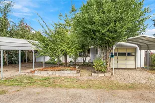 1753 Elkay Dr, Eugene, OR 97404 - Photo 4