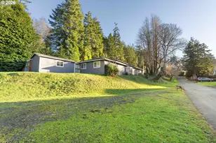 2324 13th St, North Bend, OR 97459 - Photo 38